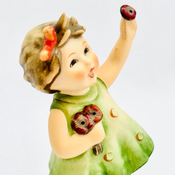 Goebel Hummel #793 "Forever Yours."  First Issue 1996/97 - TMK-7 - Picture 3 of 11